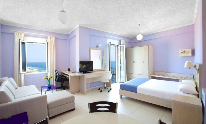 Kalathas Apartment | Giorgi's Blue Apartments