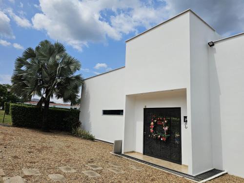 Melgar House | Girardot Casa estilo mediterraneo con piscina privada