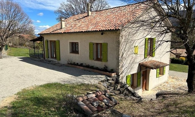 Orpierre Apartment | Gite 600 meters from the medieval village of Orpierre