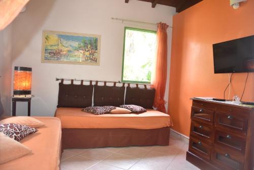 Le Moule House | Gite d'Arles Bungalow "Orchidée"