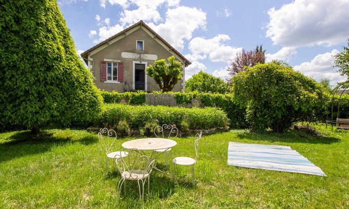 Excideuil Cottage | Gite Excideuil, 6 bedrooms, 11 persons