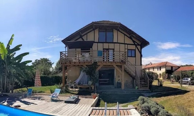 Bezues-Bajon Cottage | Gite for 5-8 people, swimming pool, absolute calm, panorama on the Pyrenees.