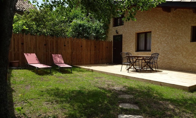 Venterol Apartment | Gite Idéal Pour des Vacances au Calmes en Pleine Nature Avec Piscine