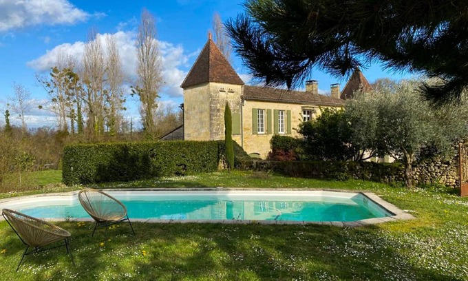 Grezillac House | Gîte Le Moulin, bucolic garden and swimming pool in the heart of the vineyards