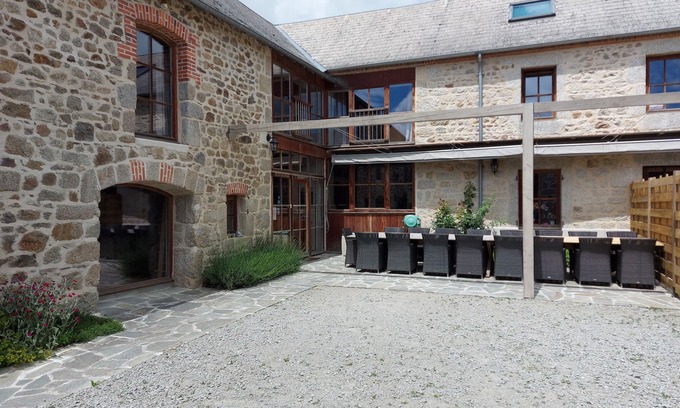 Charensat House | Gîte sleeps 25, swimming pool, whirlpool bath, fitness, sauna
