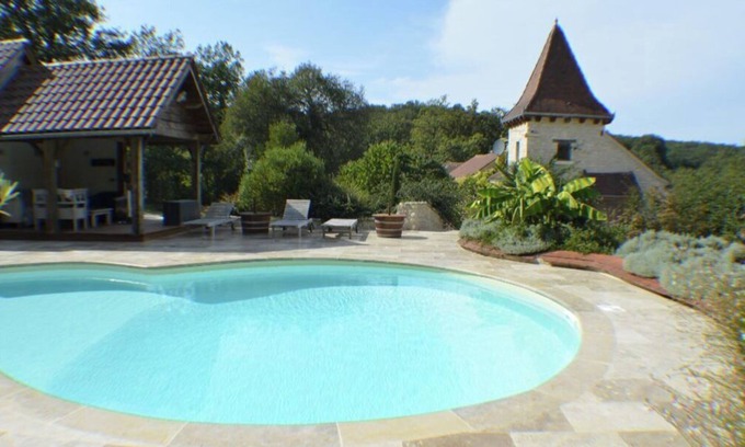 Salviac Cottage | Gite with swimming pool, in a quiet bucolic setting
