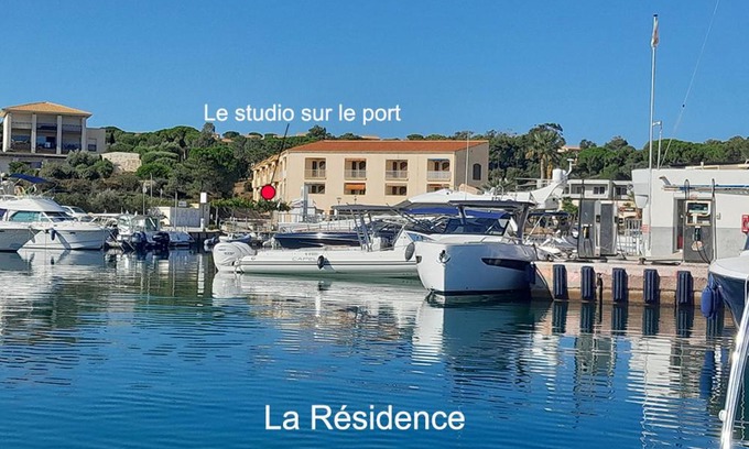 Marine de Saint Ambroggio Apartment | Gites.sassone à Sant Ambroggio, à 50m de la mer.
