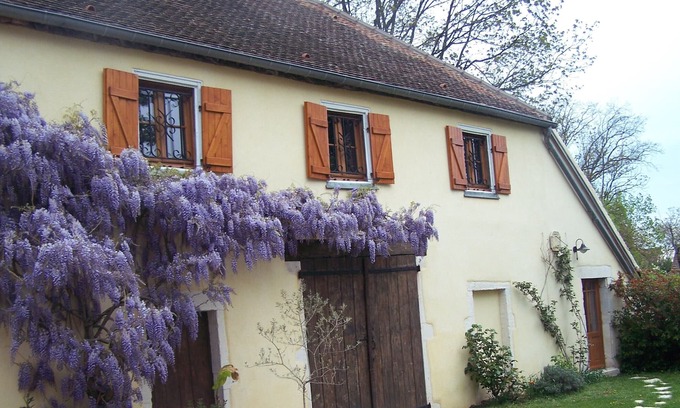 Givry Hotel | Givry Bed and breakfast in a peaceful setting on the Chalonnaise coast