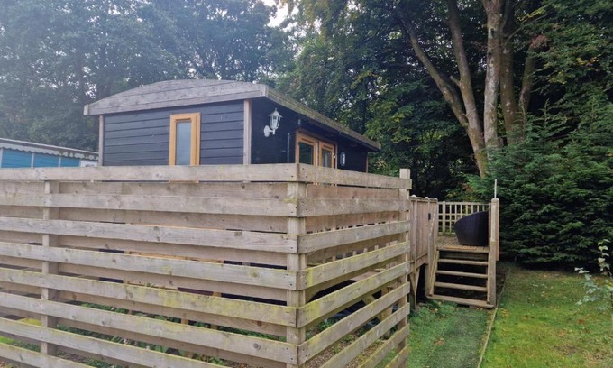 Llanfair Caereinion House | Glamping Hut - Riverside 1