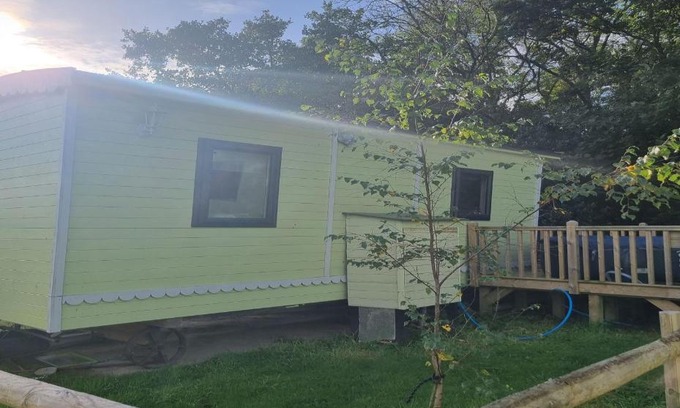 Llanfair Caereinion House | Glamping Hut - Riverview 5