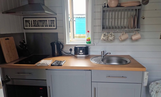 Llanfair Caereinion Cabin | Glan yr Afon Un - Relax, Recuperate, Enjoy