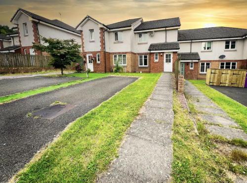 Glasgow Villa | Glasgow Central - Entire house - Free Parking , Free super fast Wifi , Private garden & Parking security