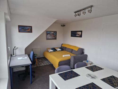 Ploemeur Apartment | Glaz - appart-sympa - T1 bis en plein centre de Plœmeur