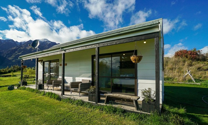Wanaka House | Glendhu Station Cottage - Glendhu Bay Holiday Home
