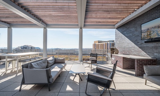Crystal City Apartment | Global Luxury Suites Crystal City