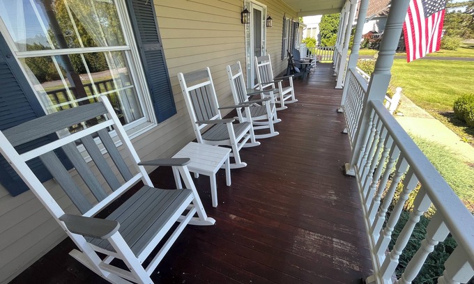 Town of Jerusalem House | Glorious Keuka LakeFront Spacious 5-bedroom house w/AC WiFi in charming Penn Yan