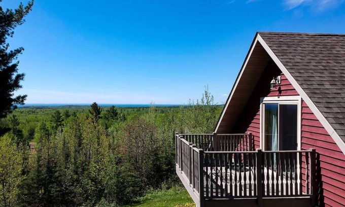 Two Harbors Cottage | Gokotta Cottage: Cozy forest retreat with Lake Superior views