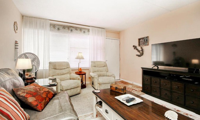 Cherry Grove Beach Hotel | Gold Coast Condos 105