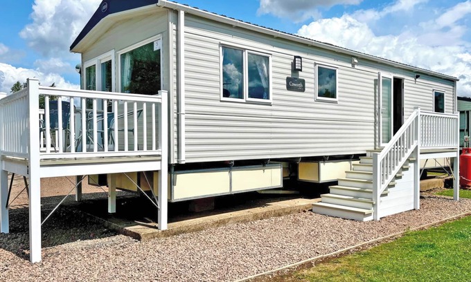 Harvington House | Gold Deluxe 3 Bed sleeps 8 Pet friendly