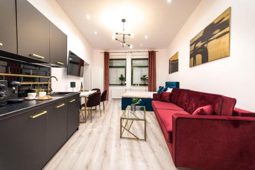 Zielona Gora Apartment | Golden Moonlight