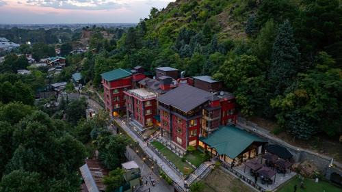 Sonwar Bagh Hotel | Golden Tulip Srinagar