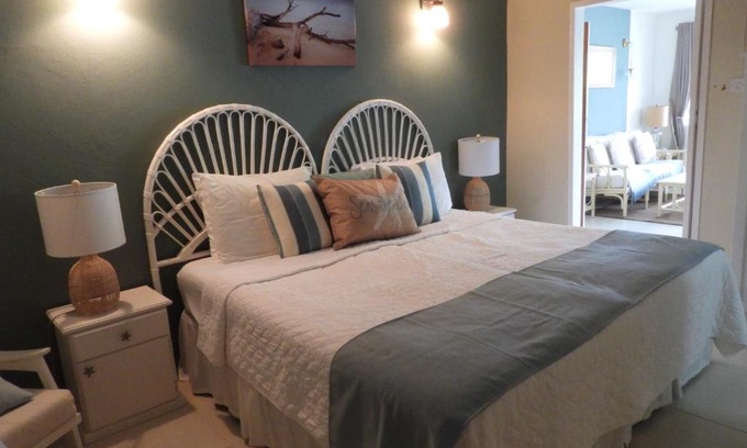 Sunset Crest Apartment | Golden View Apartment