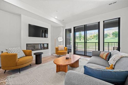Eden House | Golf and Ski Haven in Eden on Golf Course Pt C208