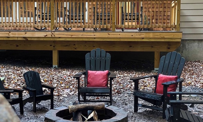 Pocono Lake Cabin | Golf Cart for rent, Kayaks & Game Room. Dog-Friendly Cabin w/Fireplace