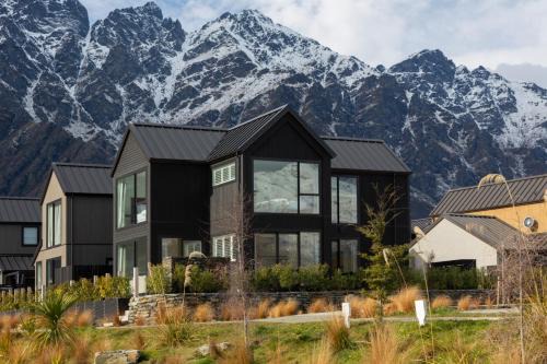 Kawarau Falls House | Golfers and Skiers Retreat - Jacks Point Home