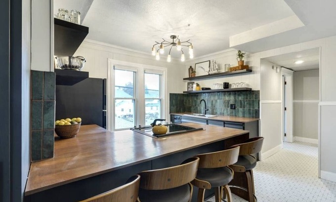 Northeast Minneapolis Apartment | Good vibes only live here! New, sassy, and oh-so-much fun just happened in Northeast, Minneapolis