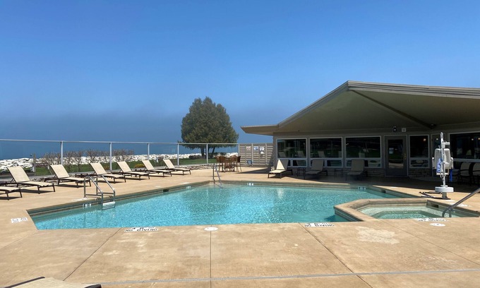 Baileys Harbor Hotel | Gordon Lodge