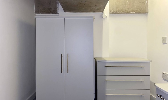 West Bromwich Apartment | Gorgeous 1 Bed Duplex Apartment- West Bromwich