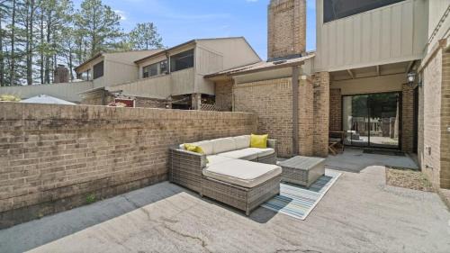 Cameron Wood House | Gorgeous 2 BR near Carowinds - Patio - Pool
