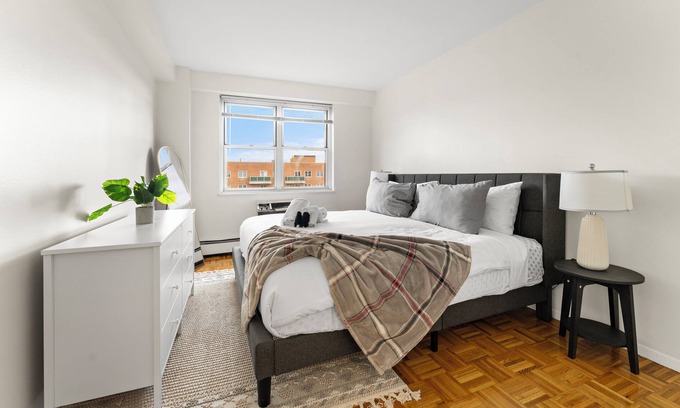 Brookline Apartment | Gorgeous 2BR Next to BU 3718