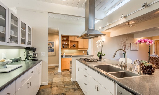 Highlands-Baywood Park House | Gorgeous 4 bd, 3 bath House w/stunning View