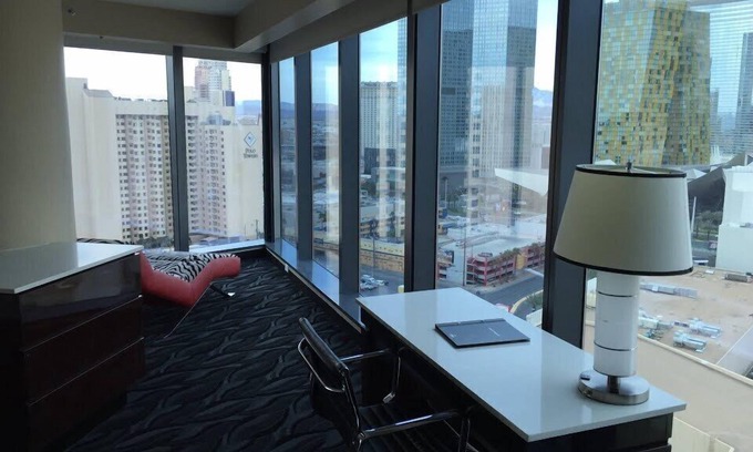 Las Vegas Resort | Gorgeous 4 bedroom with strip view !