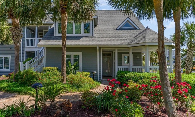 Arcadian Shores Apartment | Gorgeous and spacious 4 bedroom villa - 8D Windermere by the Sea villa