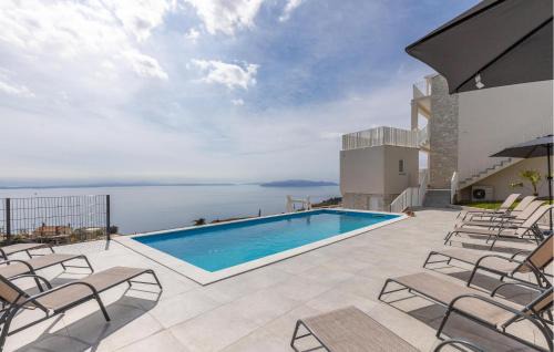 Bregi Apartment | Gorgeous Apartment In Bregi With Sauna