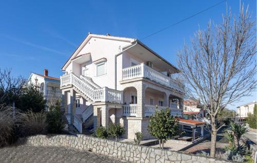 Vantacici Apartment | Gorgeous Apartment In Vantacici