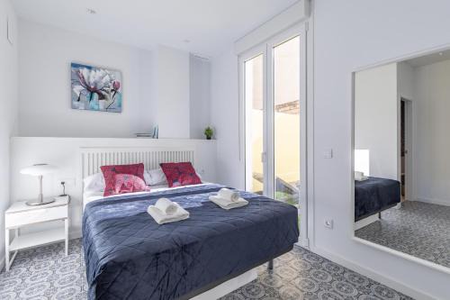La Petxina Apartment | Gorgeous Apt with a Large Private Terrace