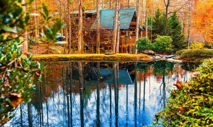 Black Bear Falls Cabin | Gorgeous Cabin 3mi to parkway. Hot tub*arcade*foos