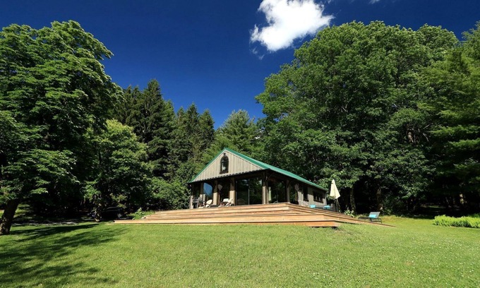 Spring Mills Cabin | Gorgeous Cottage for Two, Overlooking Pond on 20 acres, Glamping in Pennsylvania