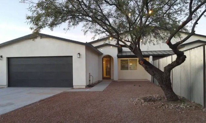 Limberlost House | Gorgeous House, King Suite, Central Location.