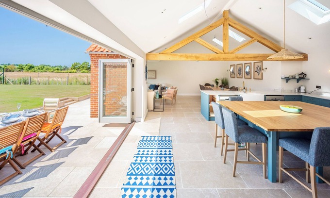Deepdale Cottage | Gorgeous modern home, all on one level, close to shops, pubs and coastal path.