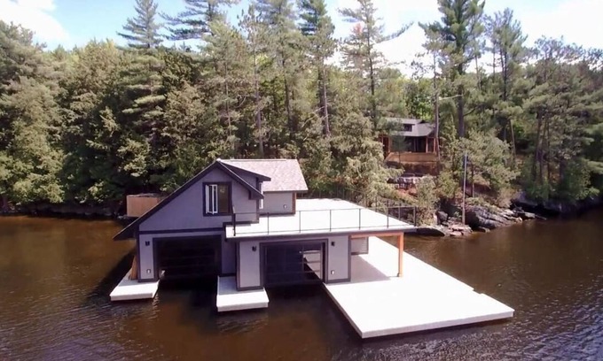Bracebridge Cottage | Gorgeous New Build w/Main Cottage, Guest Cabin, Bunkies & Boathouse! Sunsets!