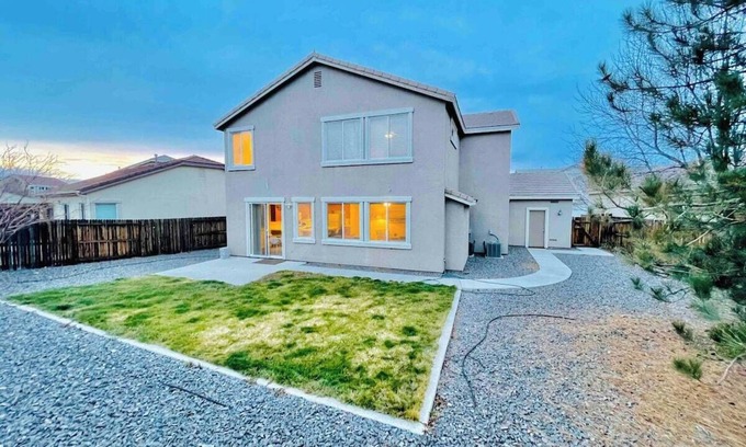 Reno House | Gorgeous S Reno 5BD W7TVs/Sleeps18/13 Beds/SuperFAST WIFI