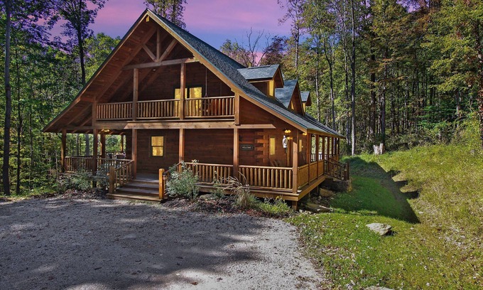 Laurelville Cabin | Gorgeous Starry Knight Lodge next to the Hocking Hills State Forest; Sleeps 12