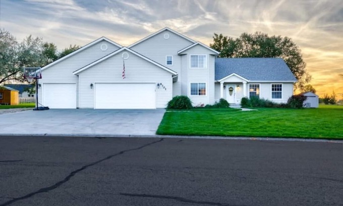 Southwest Ada County Alliance House | Gorgeous Sunsets ~ Entertain ~ Peaceful ~ 5BR