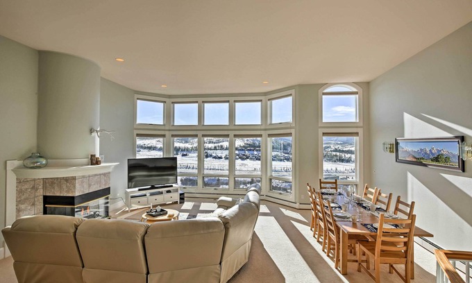 Fraser House | Gorgeous Townhome w/Fraser Valley Mountain Views!