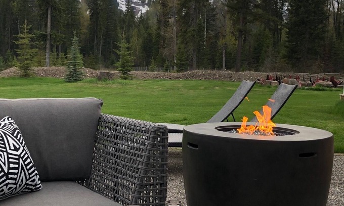 East Kootenay House | Gorgeous Views-Great Location-Private Mountain Retreat-Hot Tub-Fire pit-Trails